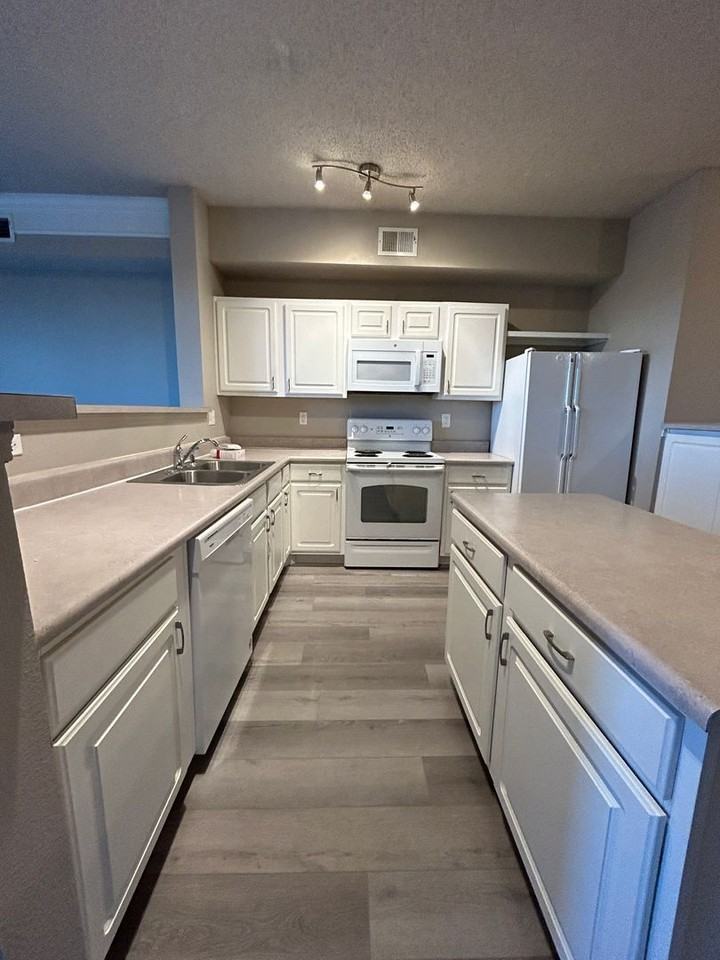 1814 Mallard Dr - Photo 4 of 28