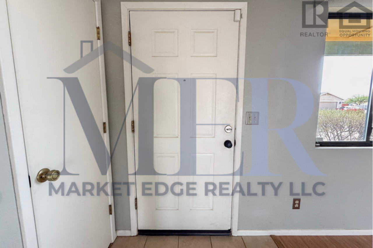 10388 W Fernando Dr - Photo 7 of 39