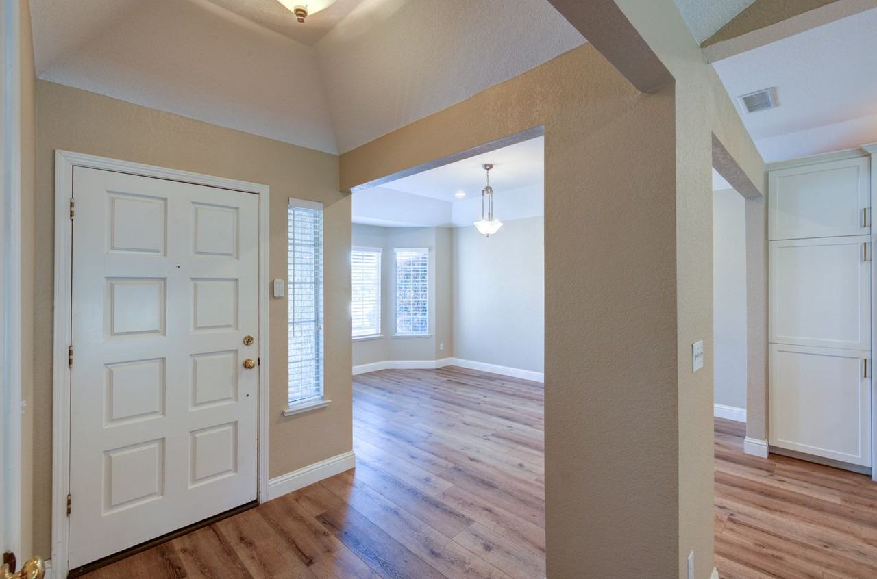 8241 N Yorktown Dr - Photo 3 of 22