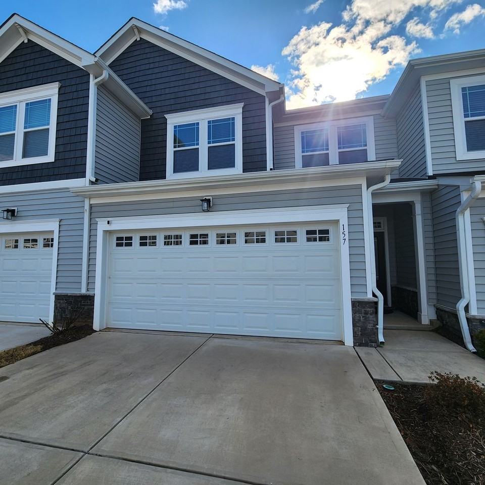 157 Roebuck Ln - Photo 2 of 38