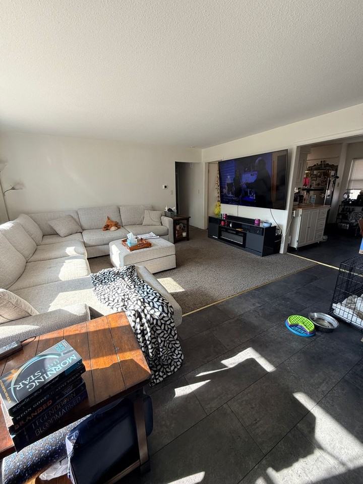 1521 Thompson St - Photo 2 of 15