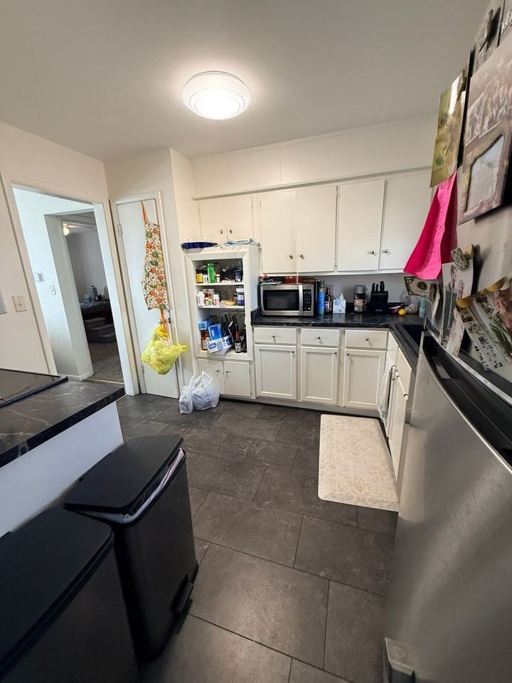 1521 Thompson St - Photo 5 of 15