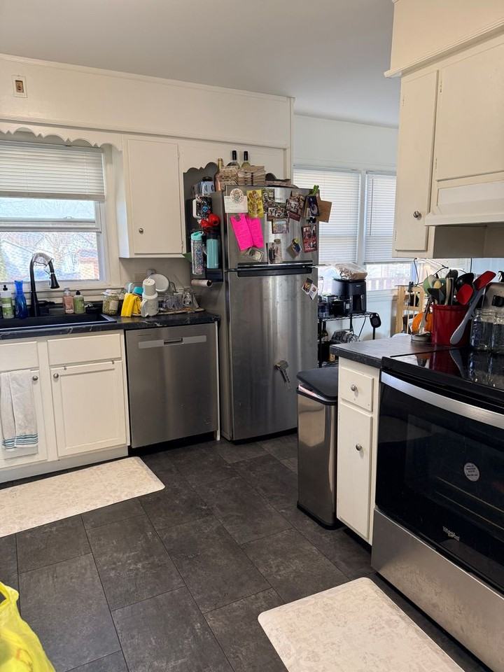 1521 Thompson St - Photo 7 of 15