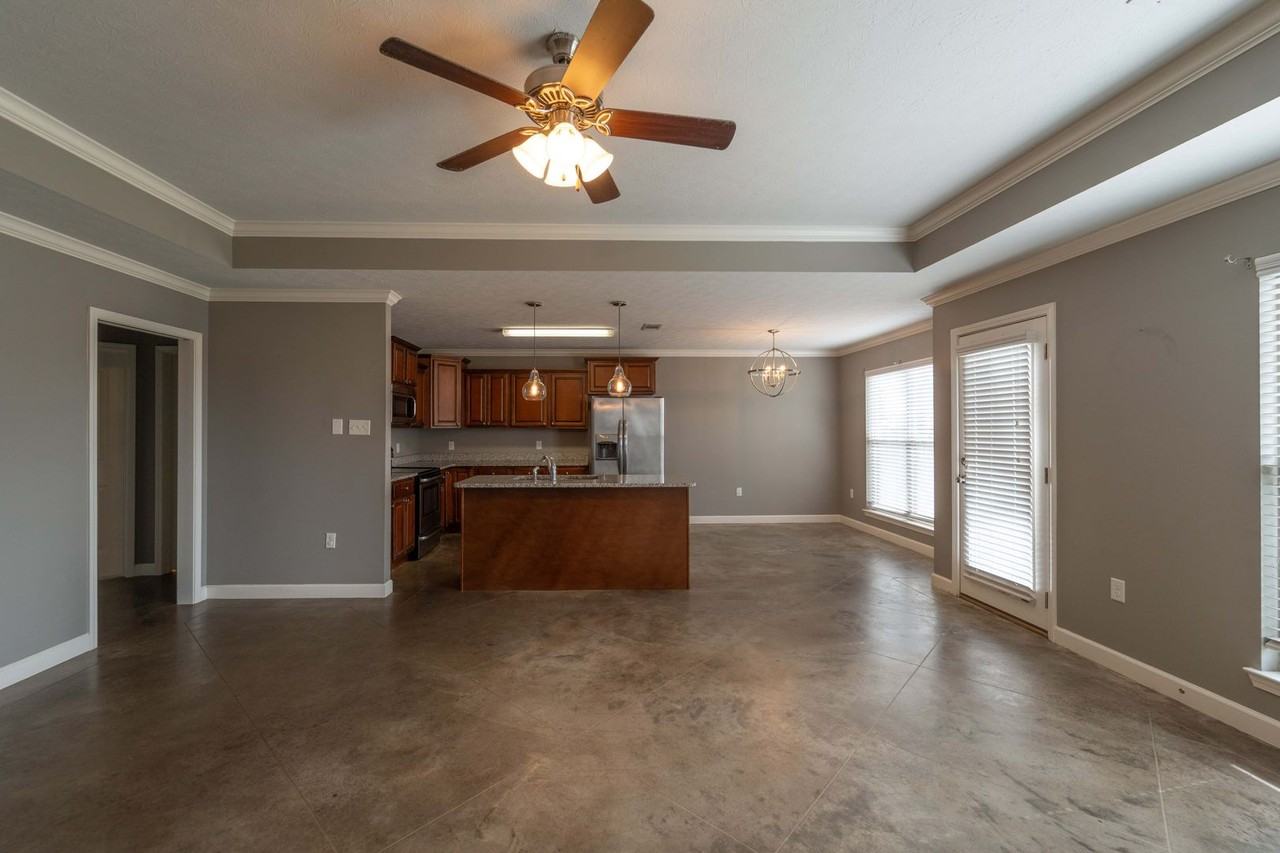 1315 Alex St - Photo 4 of 21