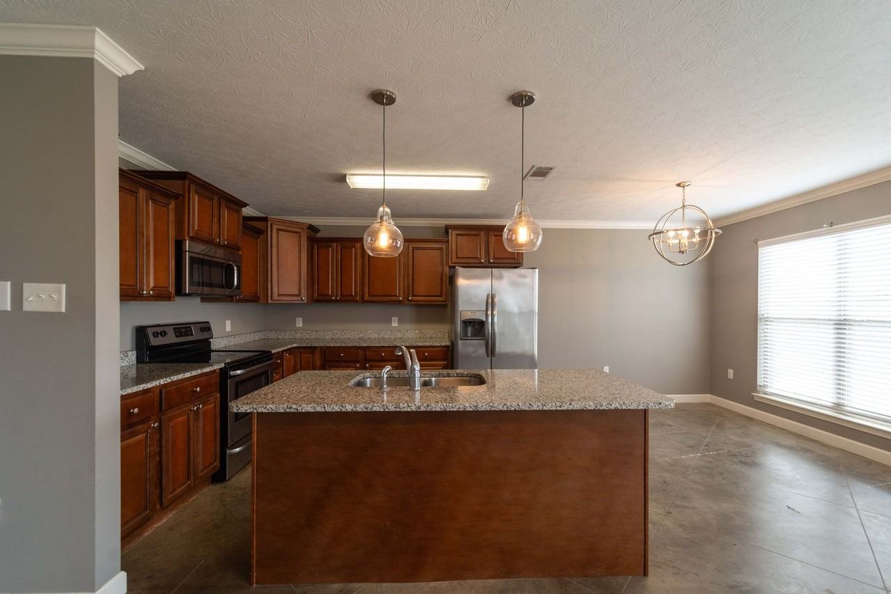 1315 Alex St - Photo 6 of 21