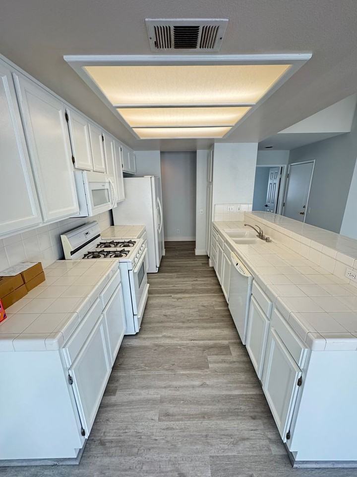 579 W Lemon Ave - Photo 6 of 27