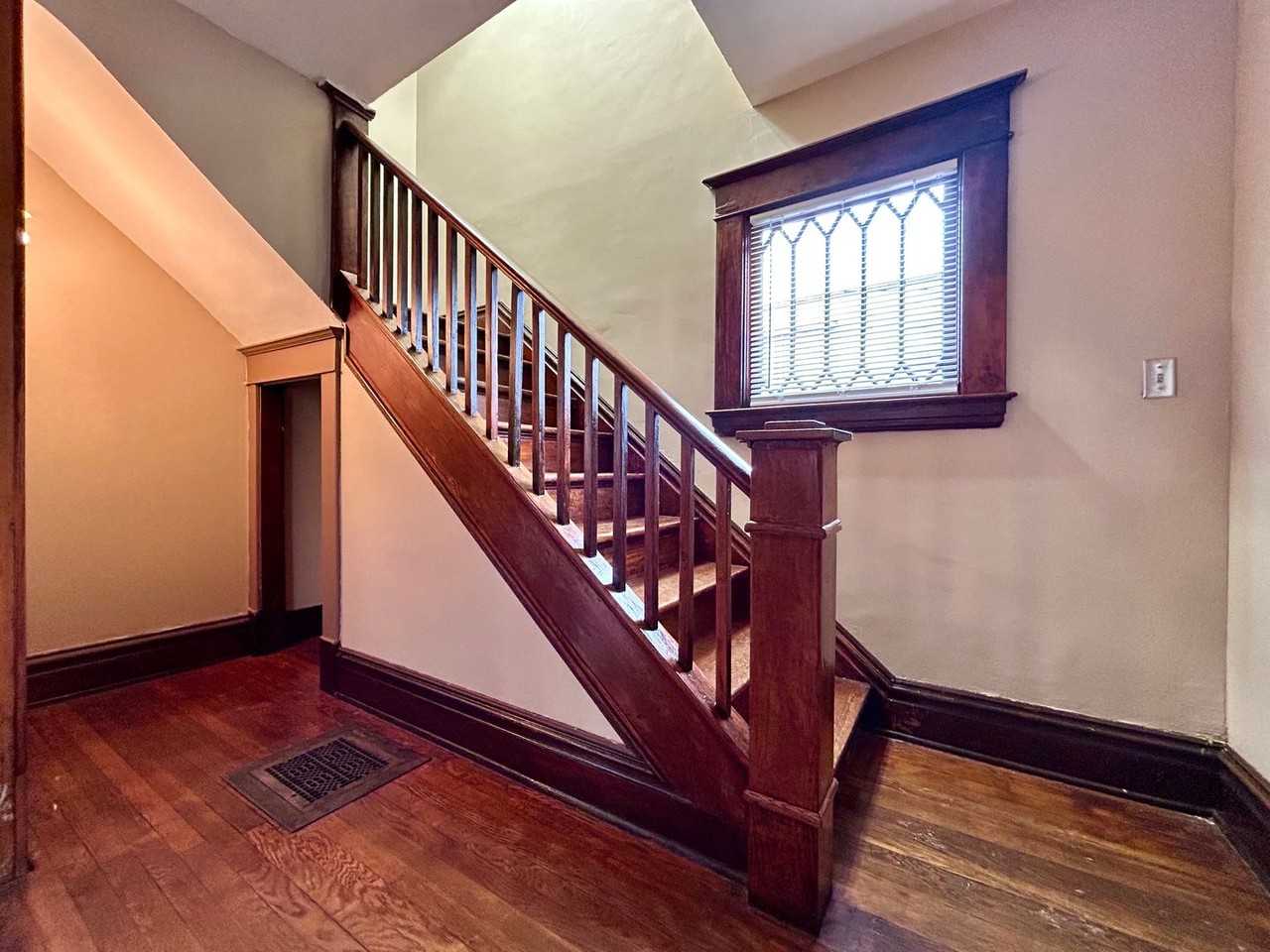 305 Charles Ave Se - Photo 3 of 19