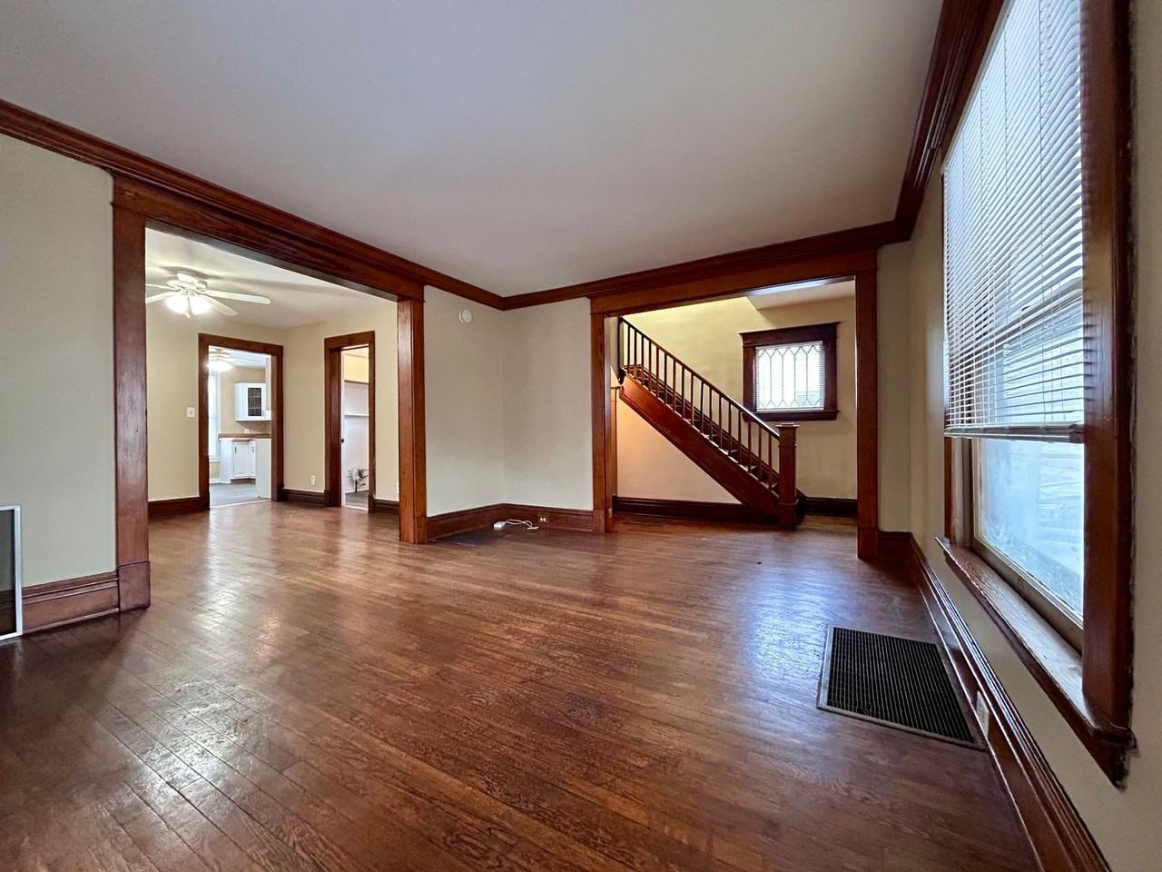 305 Charles Ave Se - Photo 5 of 19