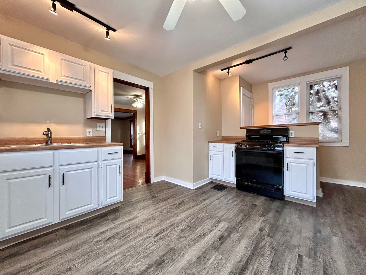 305 Charles Ave Se - Photo 2 of 19