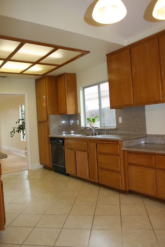 10317 Walnut Creek Ct - Photo 7 of 29