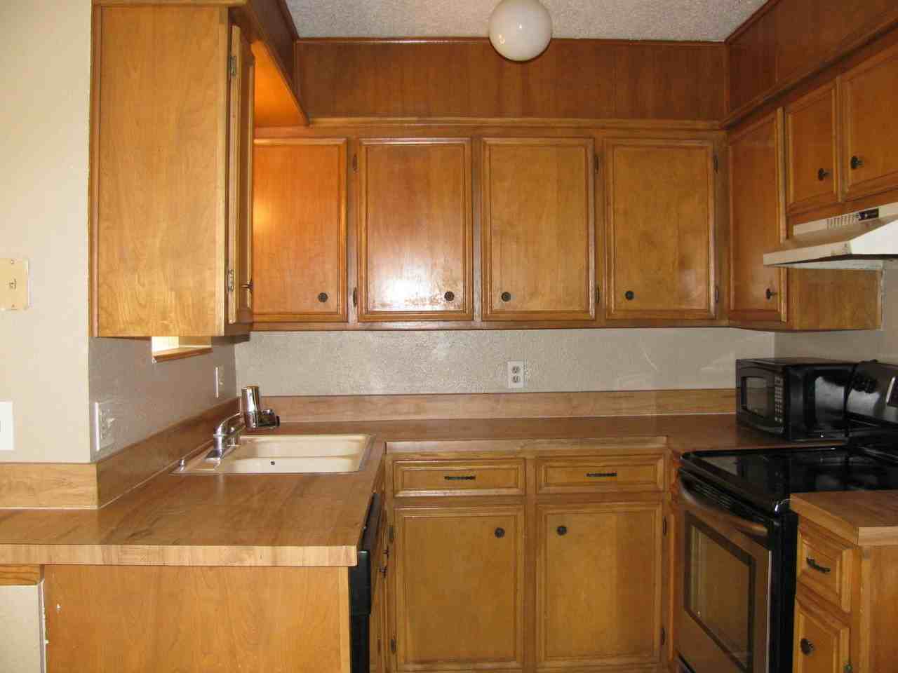 2704 Avenue V - Photo 4 of 9