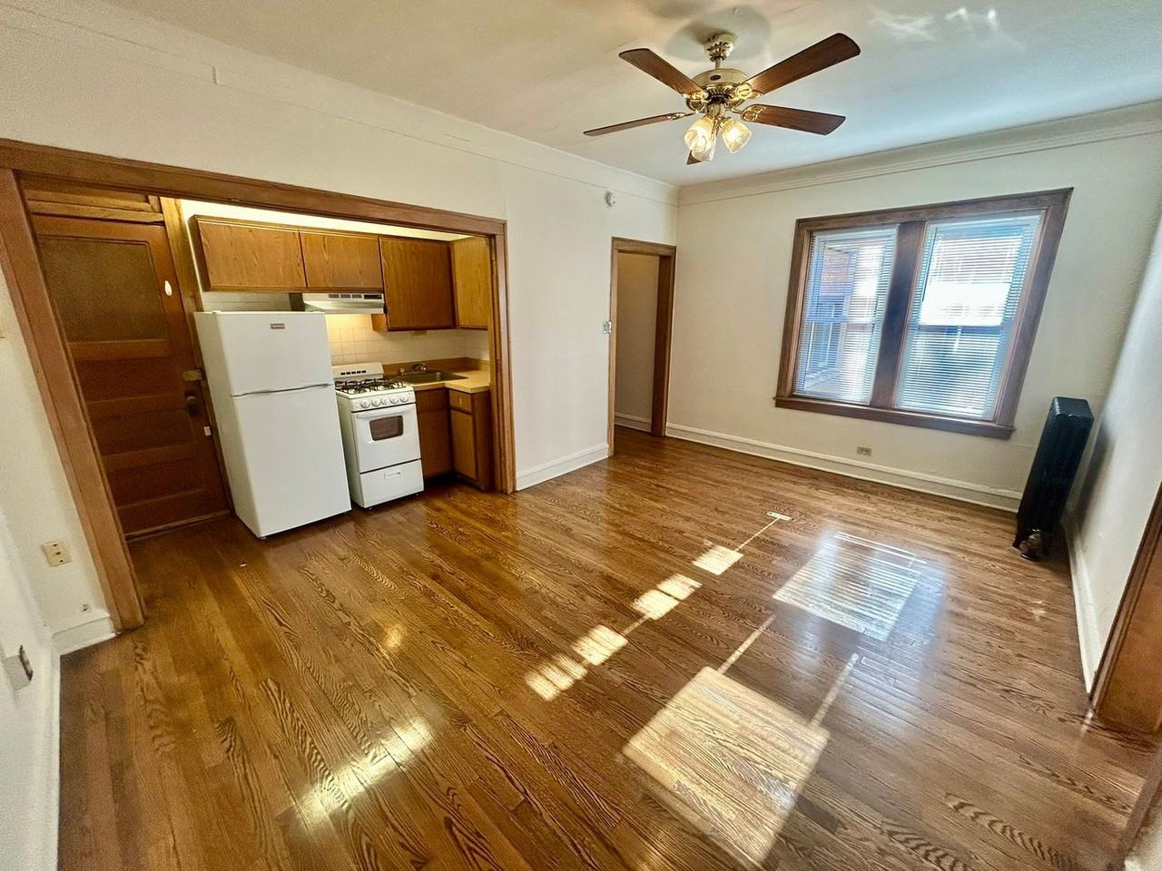 2339 N. Geneva - Photo 3 of 28