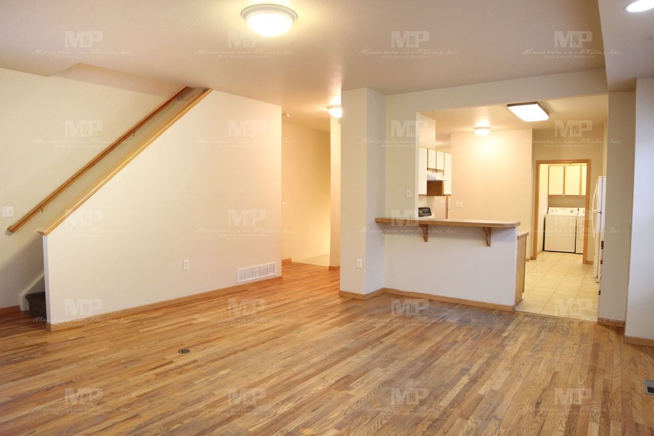 522 S Whitcomb St - Photo 2 of 19