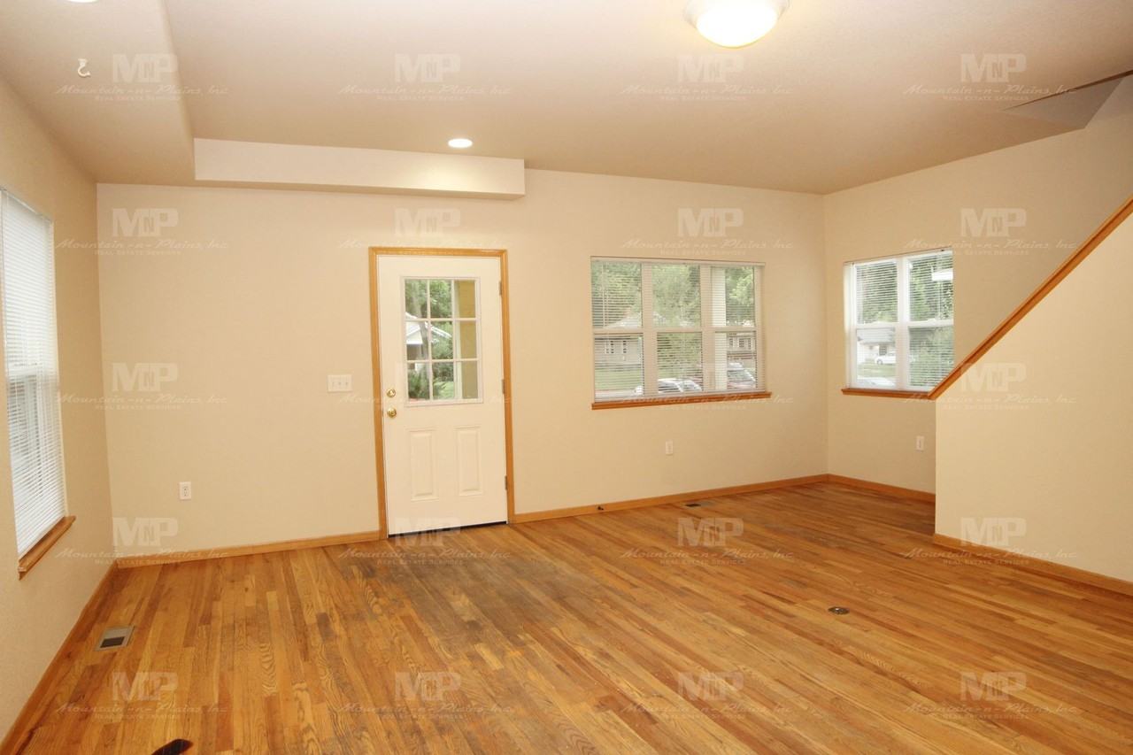 522 S Whitcomb St - Photo 3 of 19