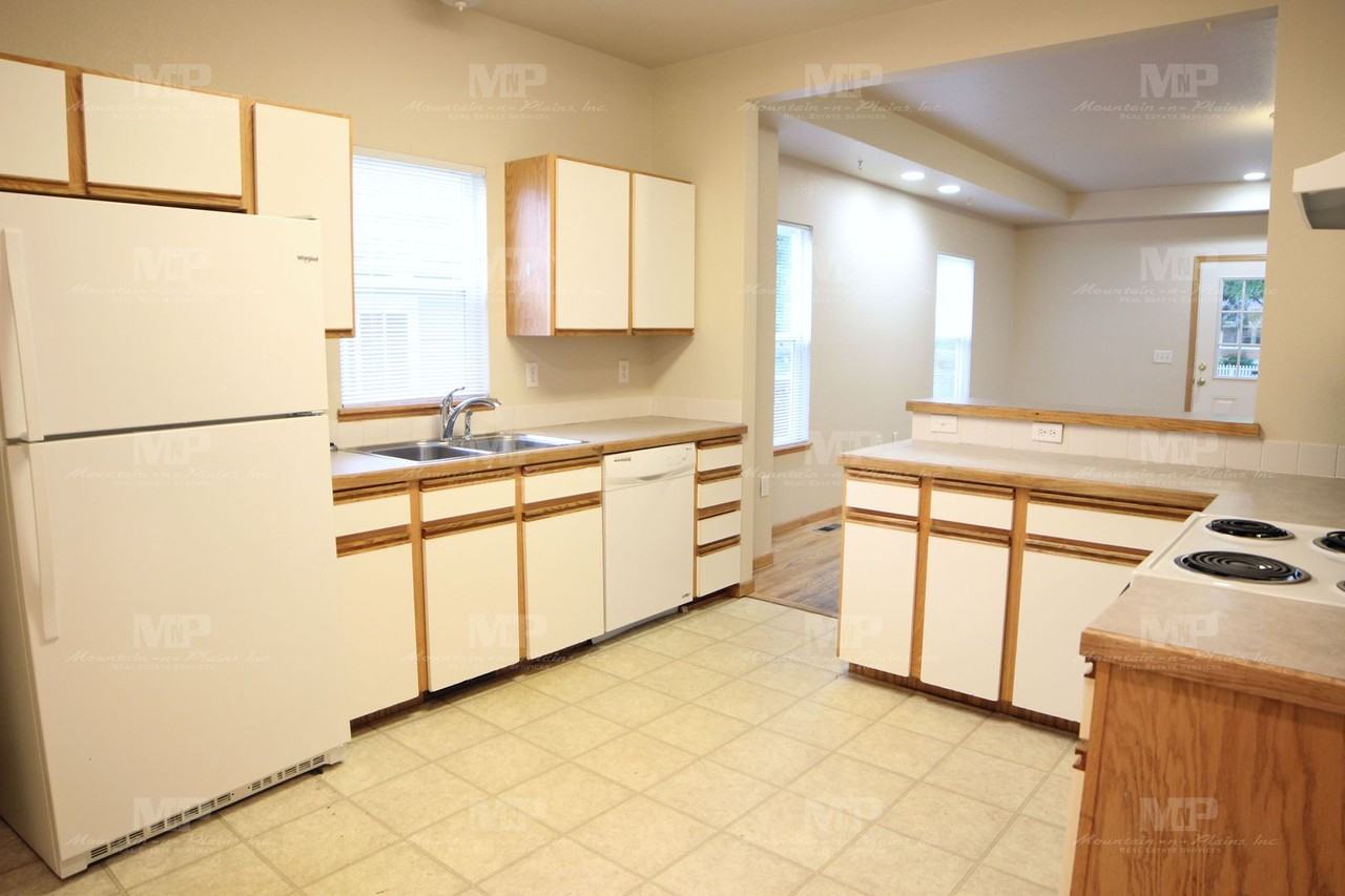 522 S Whitcomb St - Photo 4 of 19