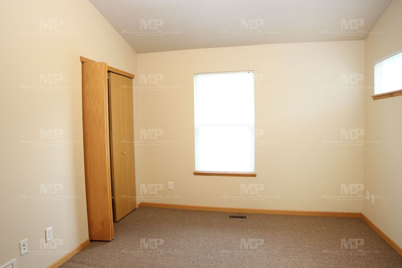 522 S Whitcomb St - Photo 6 of 19