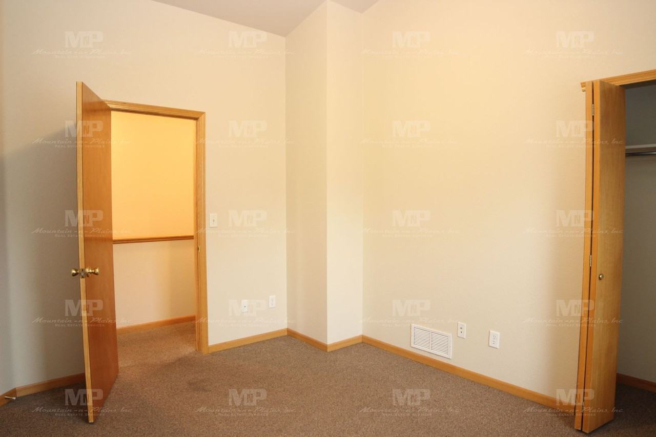 522 S Whitcomb St - Photo 7 of 19