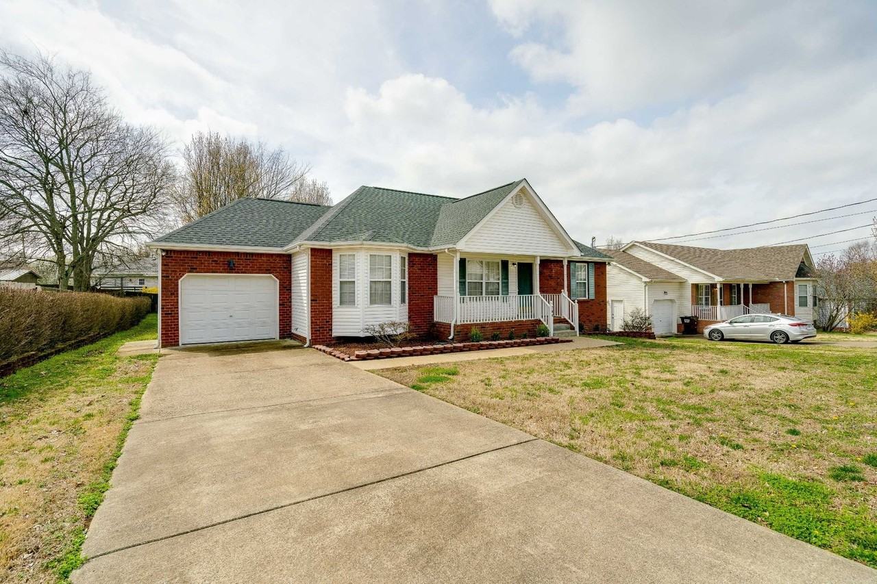 704 Veneta View Dr - Photo 2 of 18