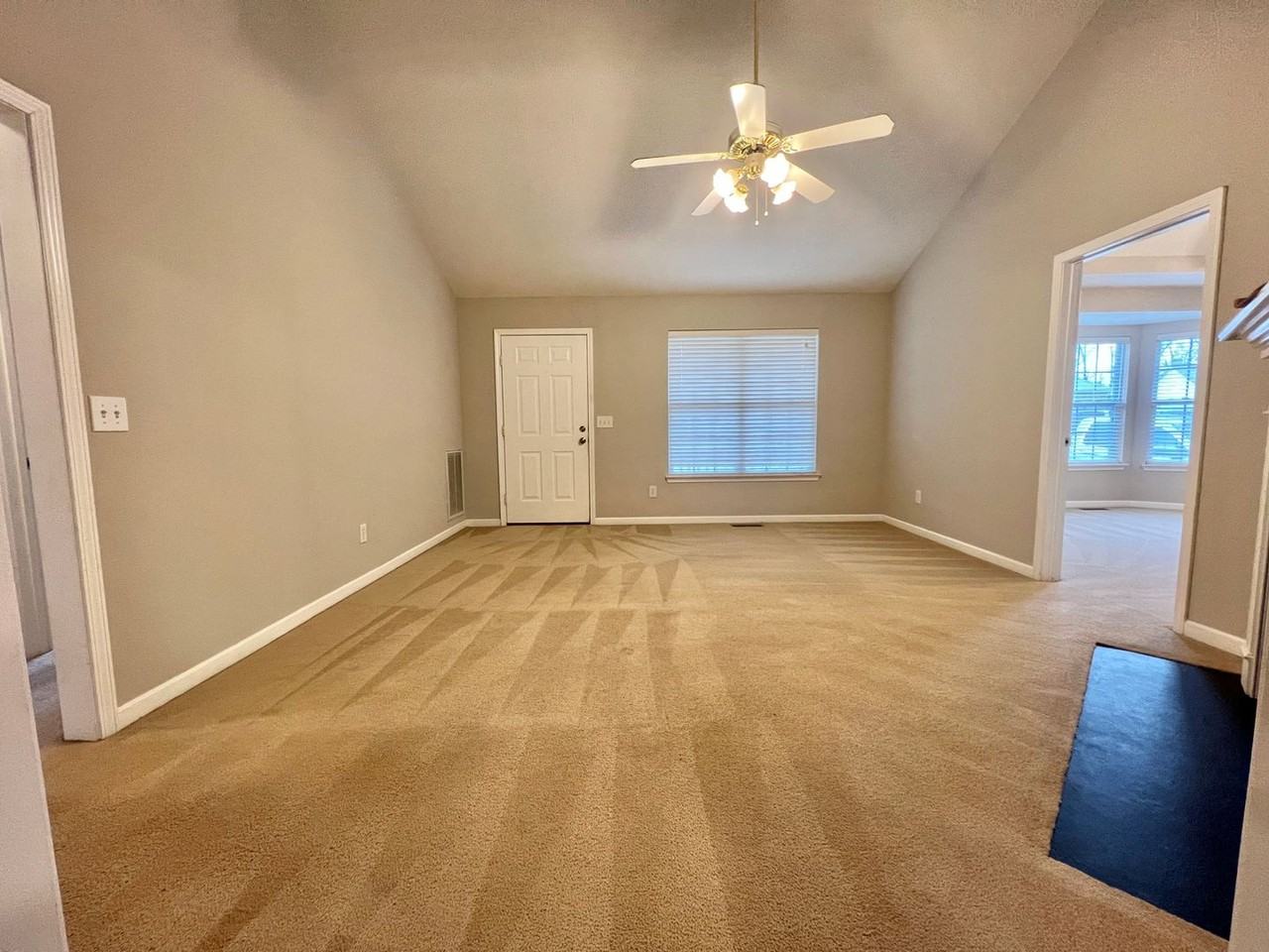 704 Veneta View Dr - Photo 4 of 18