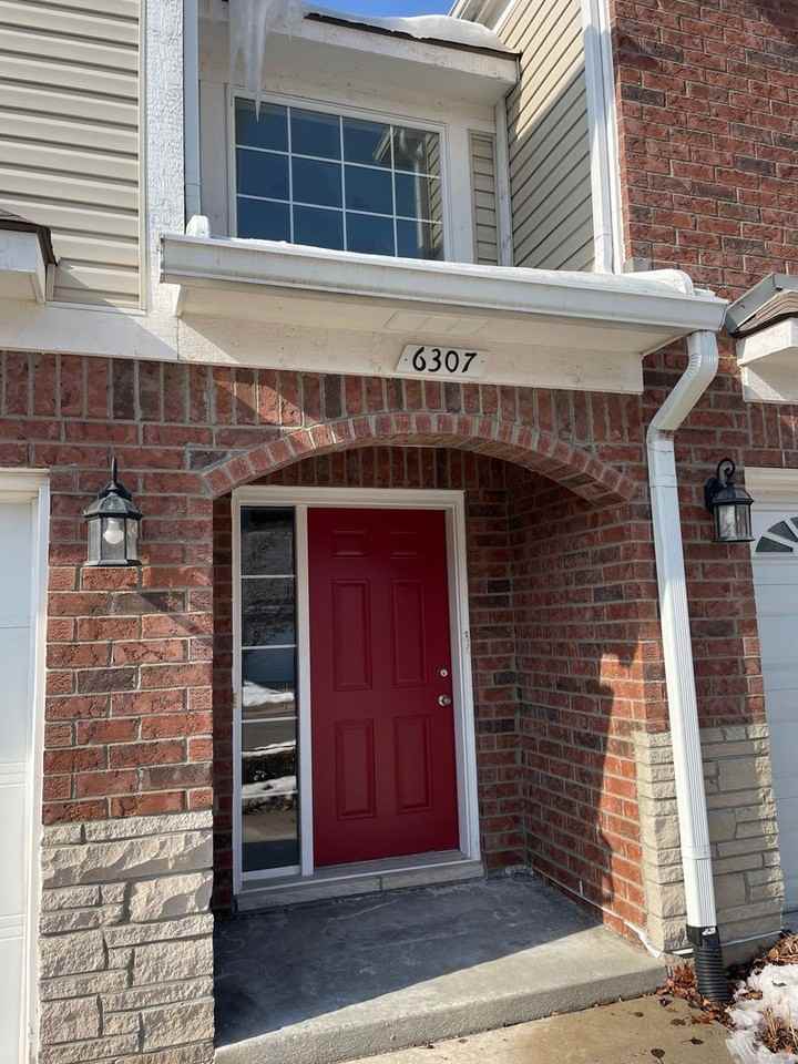 6307 Windemere Ln - Photo 2 of 37