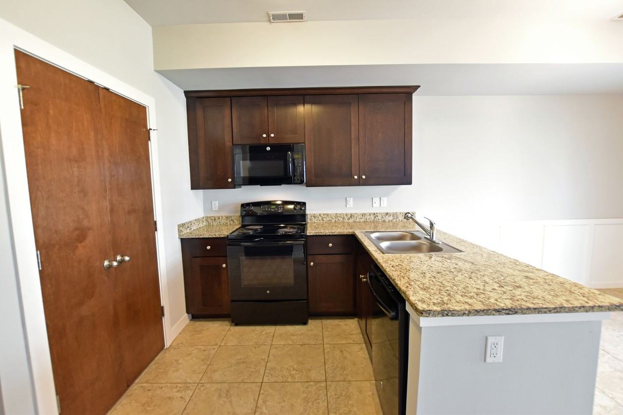 6307 Windemere Ln - Photo 5 of 37