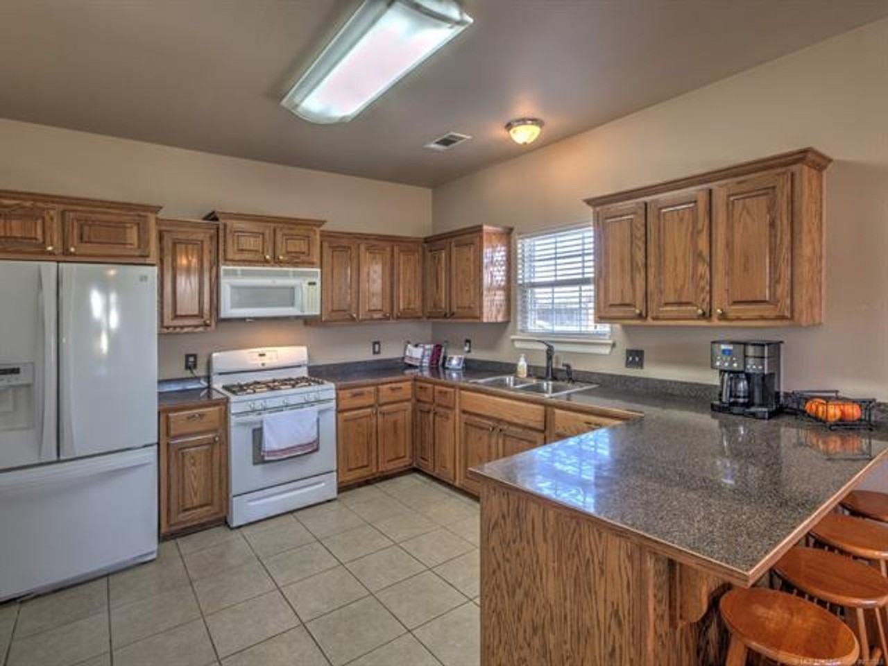 2500 Highwood Pl - Photo 5 of 20