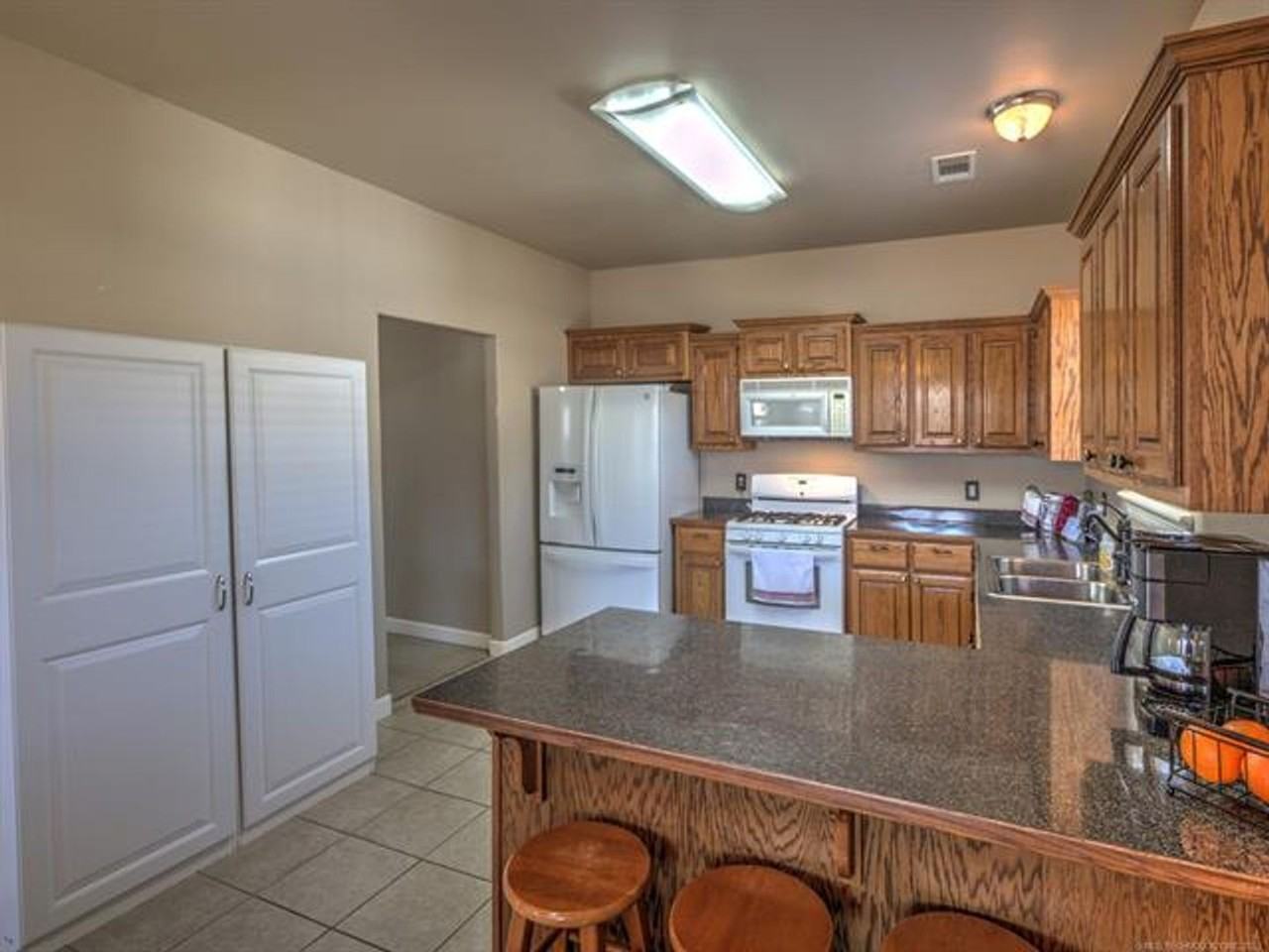 2500 Highwood Pl - Photo 6 of 20