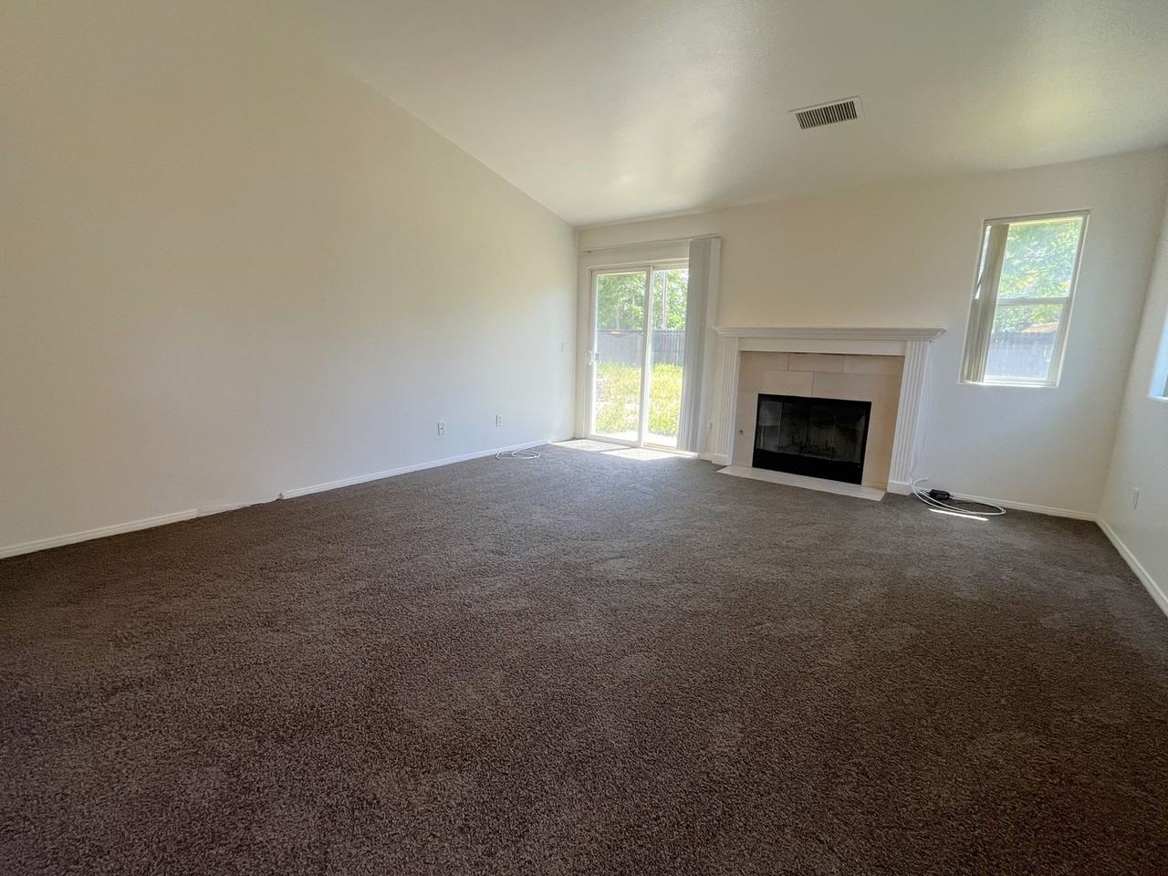 860 Maple Ave - Photo 4 of 21