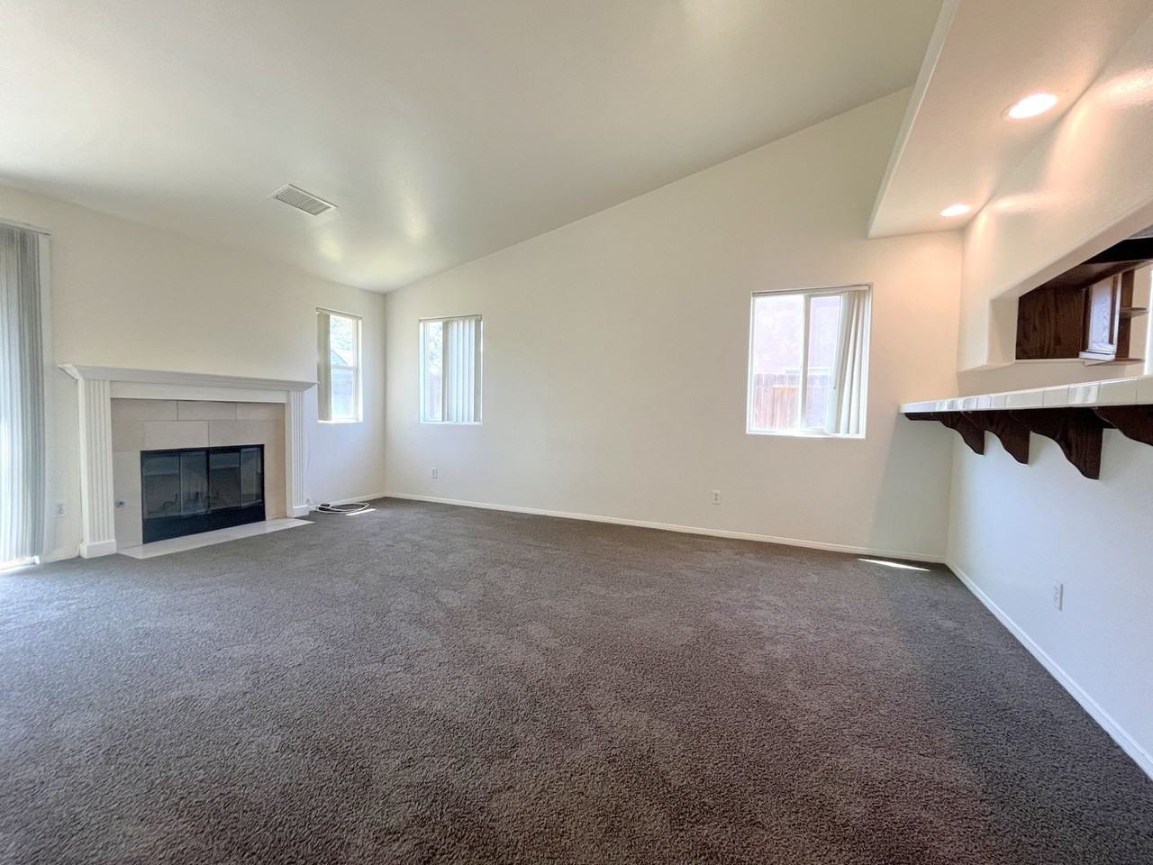 860 Maple Ave - Photo 5 of 21