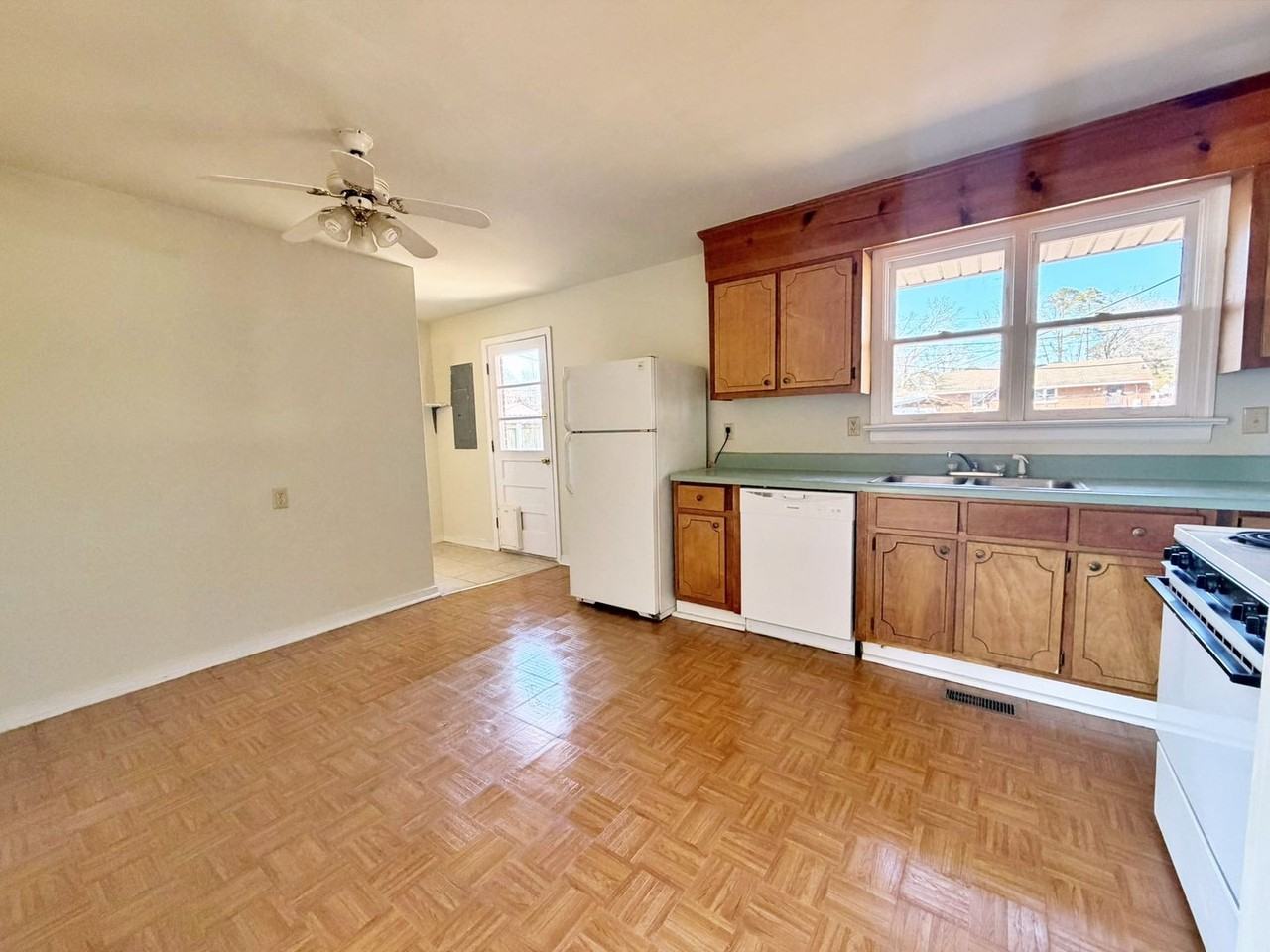 2912 Perlock Rd - Photo 7 of 24