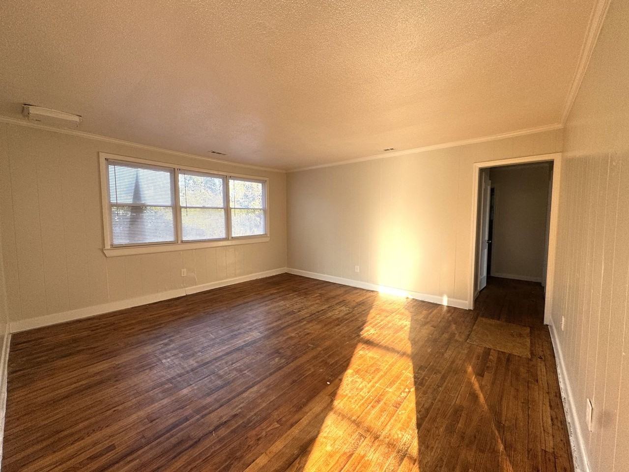 206 York St - Photo 3 of 25