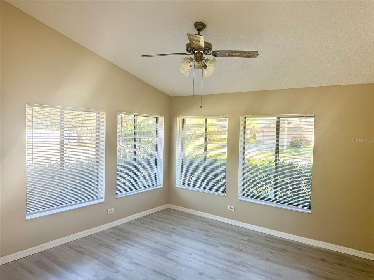 1197 Gulfstar Dr - Photo 4 of 32