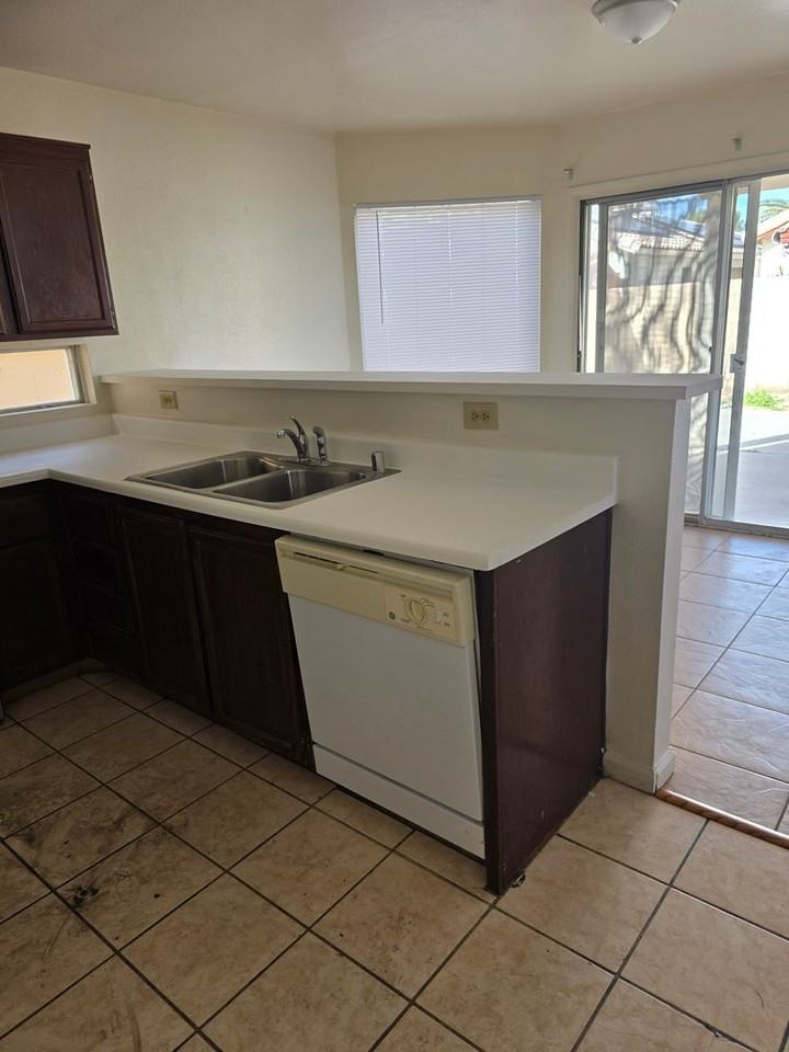 5784 Akron Ct - Photo 4 of 28