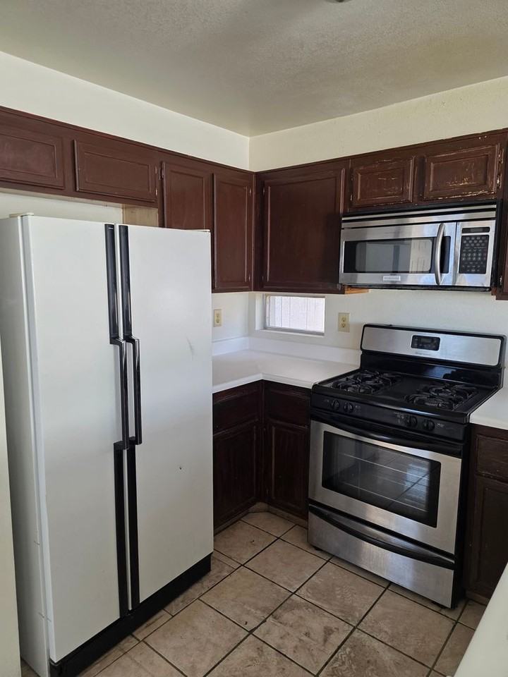 5784 Akron Ct - Photo 5 of 28