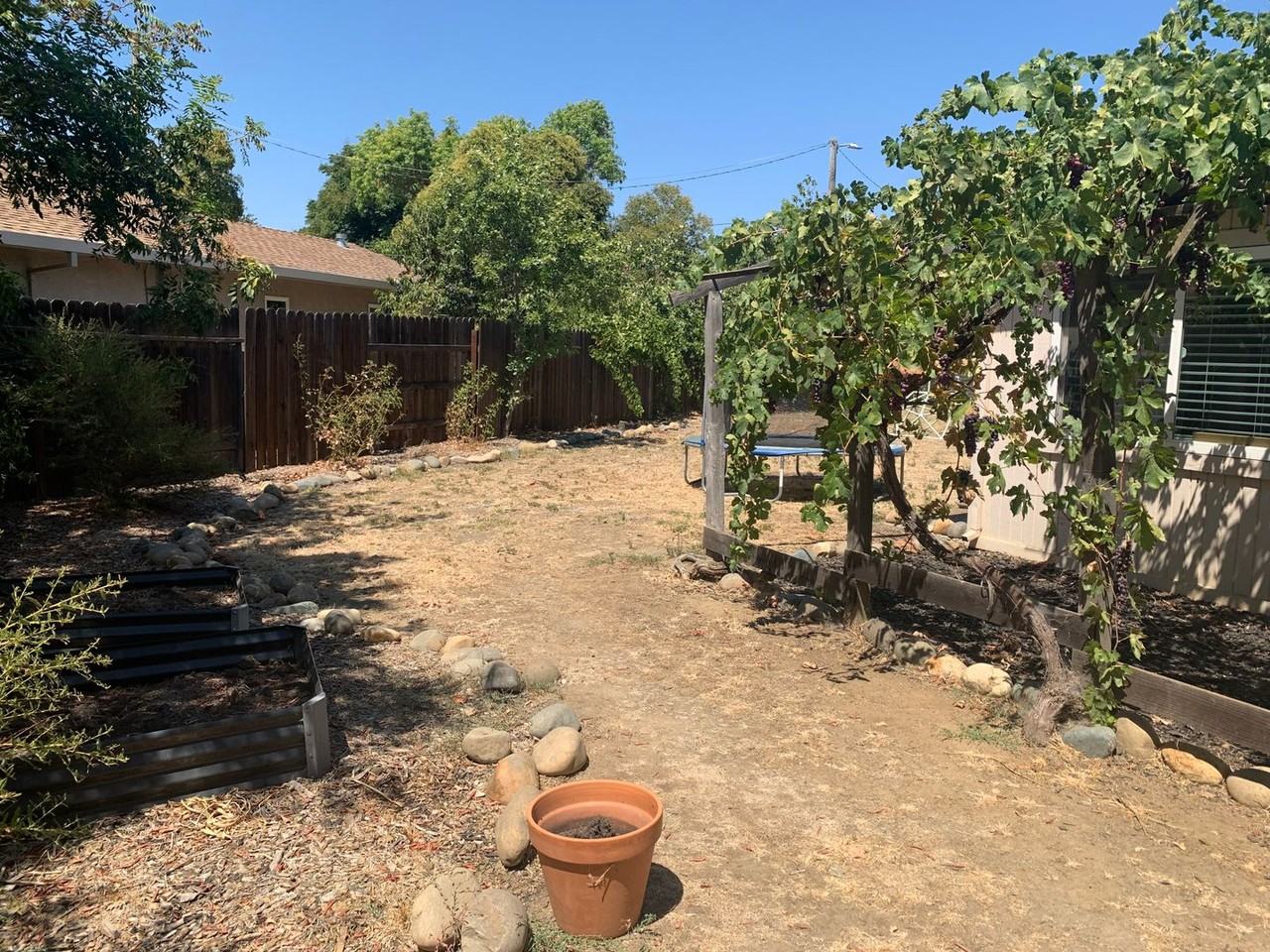 1921 Drexel Dr - Photo 2 of 20