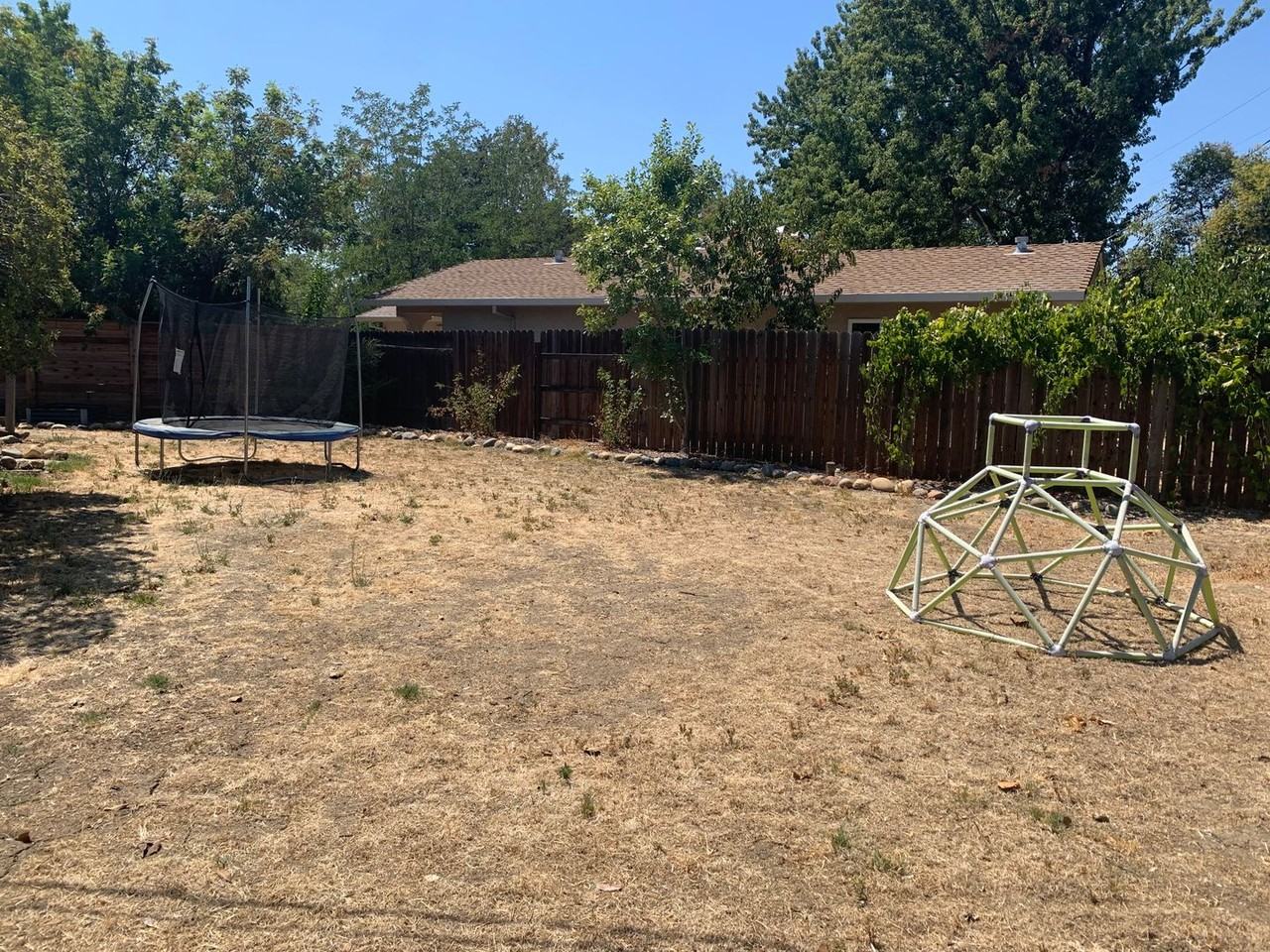 1921 Drexel Dr - Photo 3 of 20