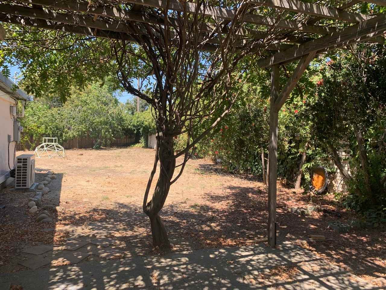 1921 Drexel Dr - Photo 4 of 20