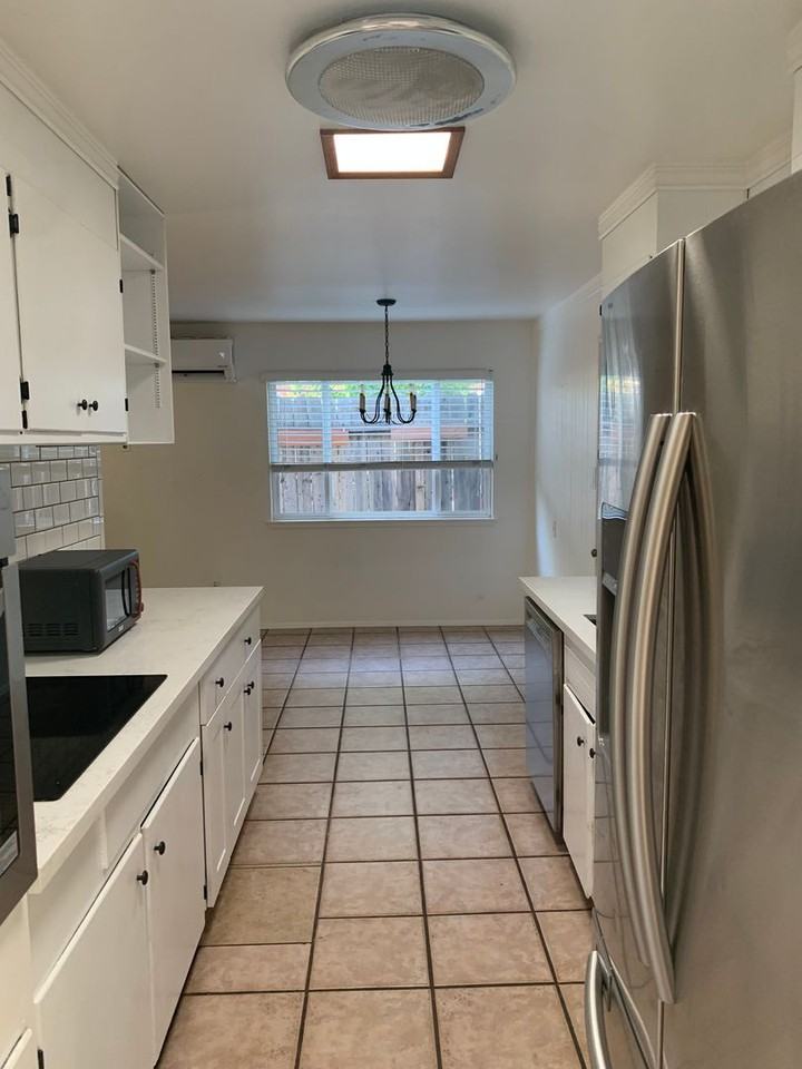 1921 Drexel Dr - Photo 5 of 20