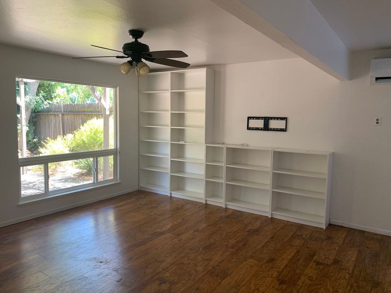 1921 Drexel Dr - Photo 7 of 20