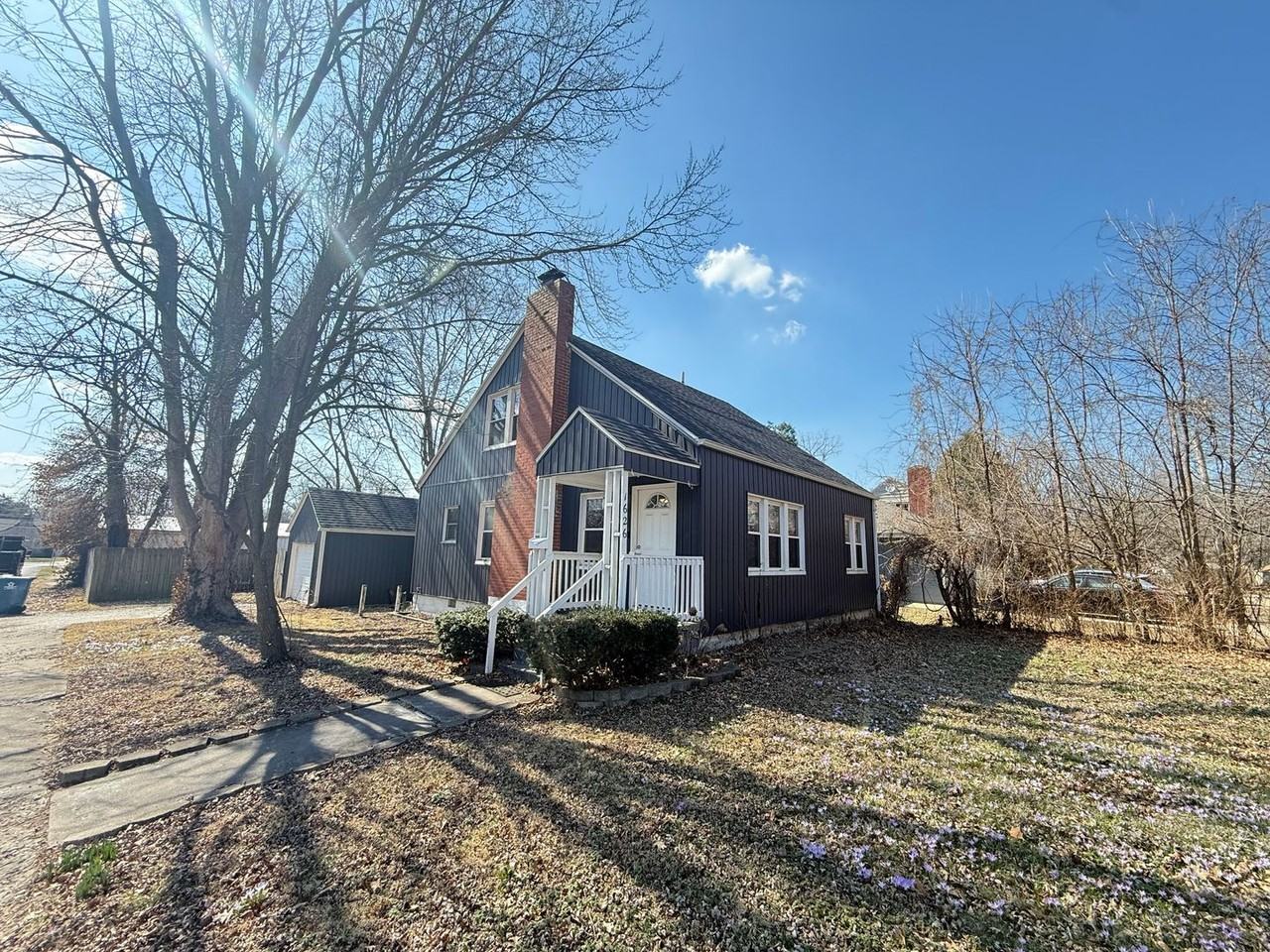 1626 E Belmont St - Photo 2 of 21