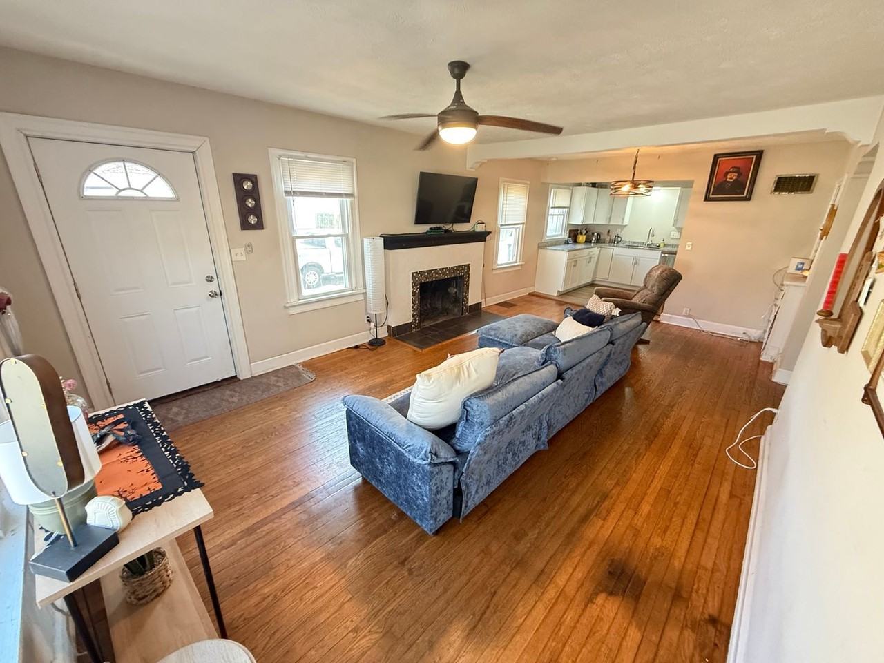 1626 E Belmont St - Photo 7 of 21