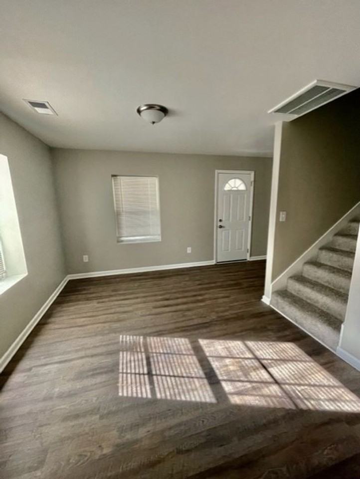 424 Childs St - Photo 3 of 13