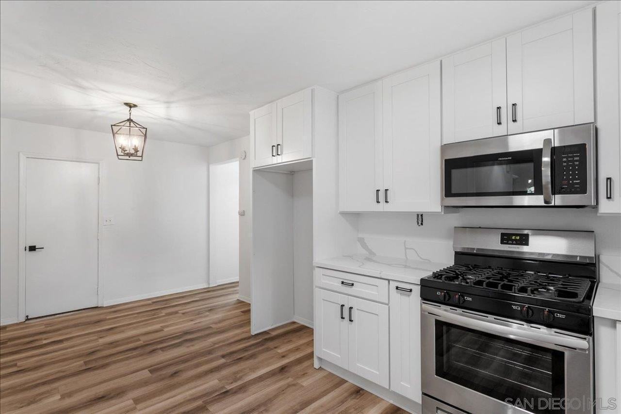 606 S 2nd St - Photo 4 of 29