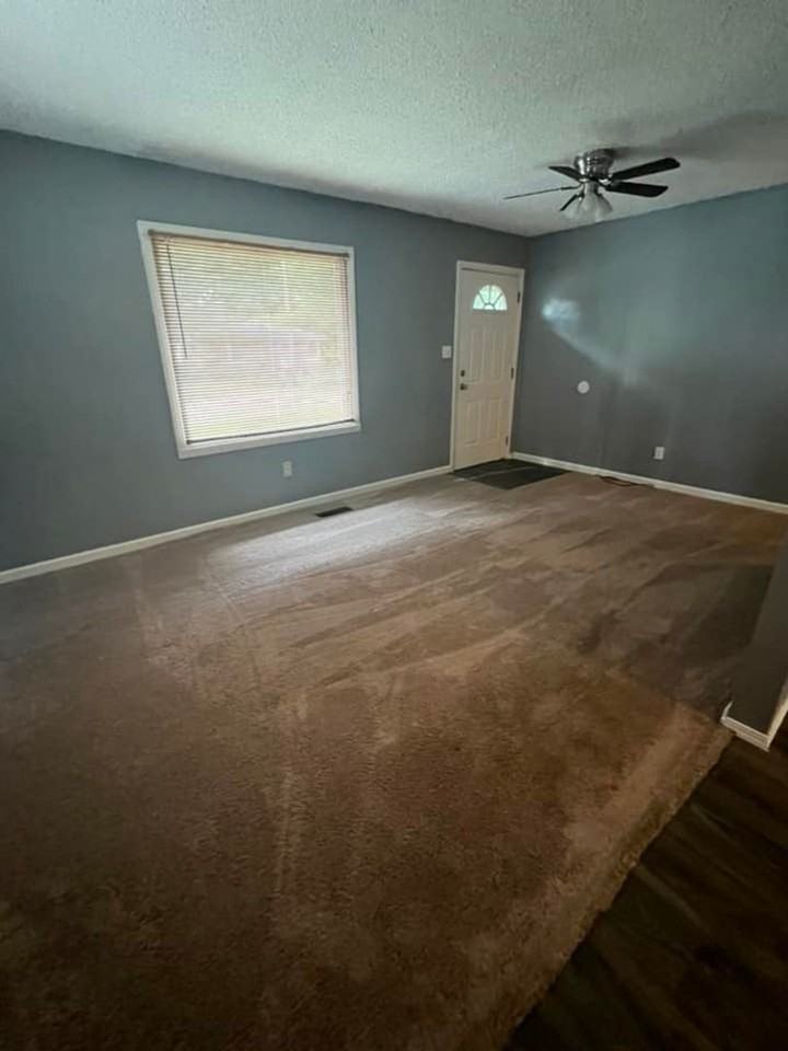 833 Independence Ave - Photo 4 of 11