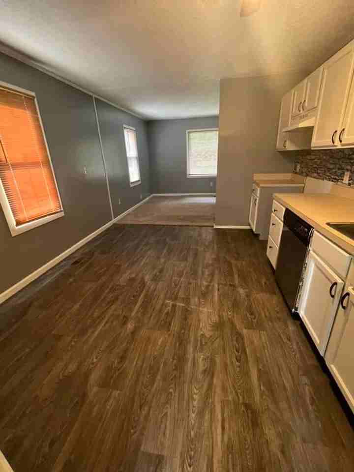 833 Independence Ave - Photo 5 of 11