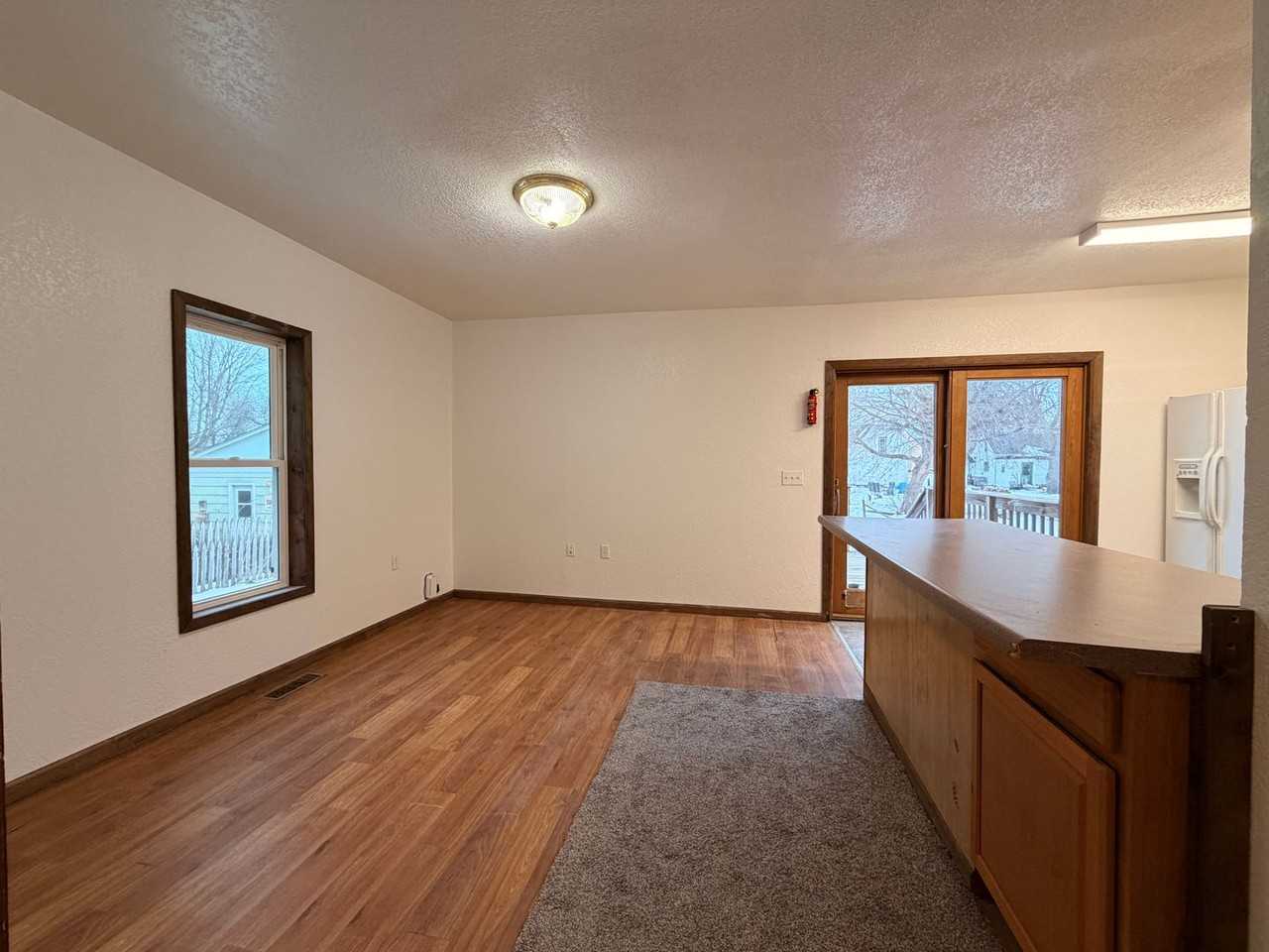 731 Pleasant St - Photo 3 of 11