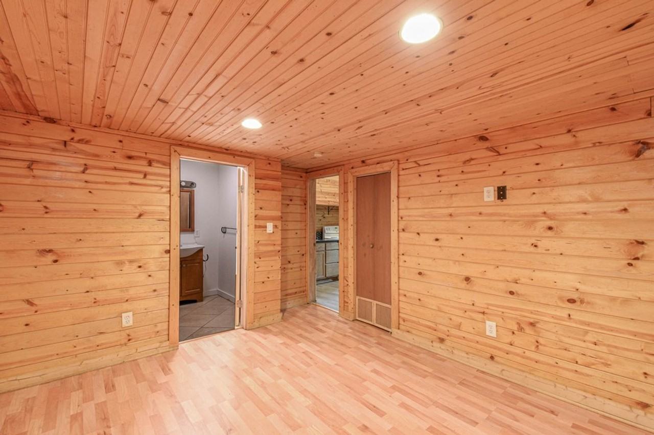 20011B Parkway Ln - Photo 2 of 21