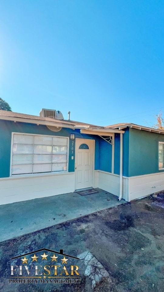 2703 Center St - Photo 2 of 17