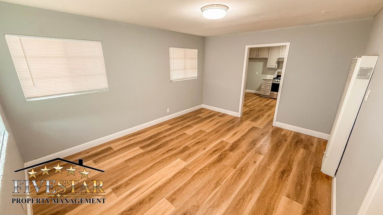 2703 Center St - Photo 5 of 17