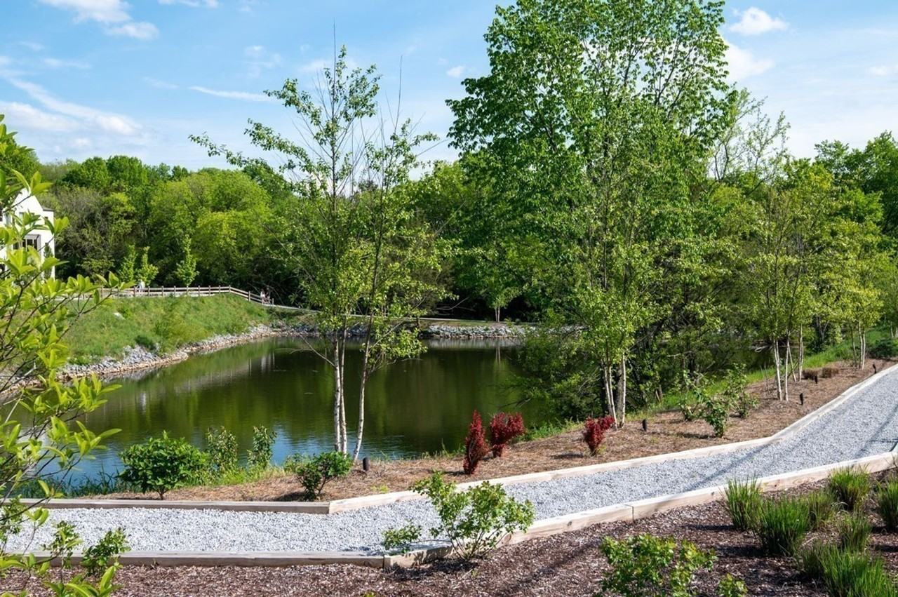 323 E Village Ln - Photo 5 of 16